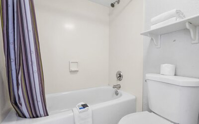 La Quinta Inn by Wyndham Costa Mesa / Newport Beach