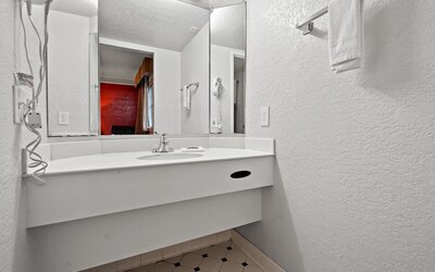 La Quinta Inn by Wyndham Costa Mesa / Newport Beach