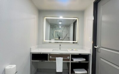 La Quinta Inn by Wyndham Costa Mesa / Newport Beach