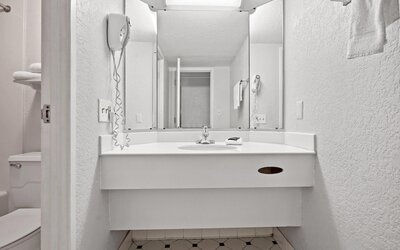 La Quinta Inn by Wyndham Costa Mesa / Newport Beach