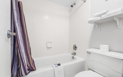 La Quinta Inn by Wyndham Costa Mesa / Newport Beach