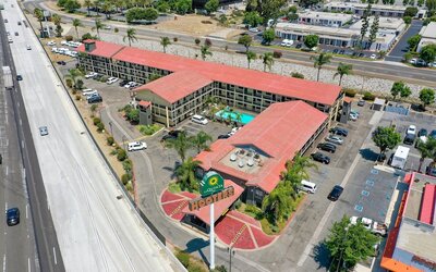 La Quinta Inn by Wyndham Costa Mesa / Newport Beach