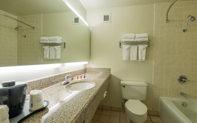 Howard Johnson by Wyndham Fullerton/Anaheim Conference Cntr