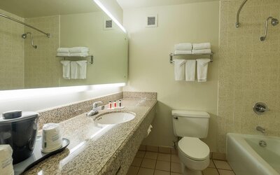 Howard Johnson by Wyndham Fullerton/Anaheim Conference Cntr