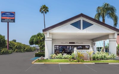 Howard Johnson by Wyndham Fullerton/Anaheim Conference Cntr