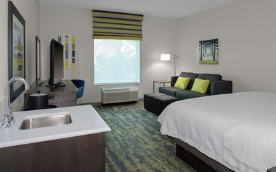 Hampton Inn & Suites Irvine-Orange County Airport