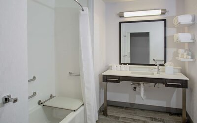 Hampton Inn & Suites Irvine-Orange County Airport