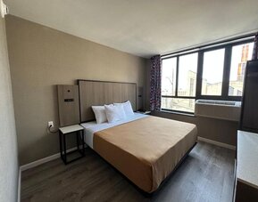 Comfortable delux king room at Regal Inn & Suites New York.