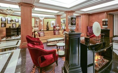 Maison Astor Paris, Curio Collection By Hilton