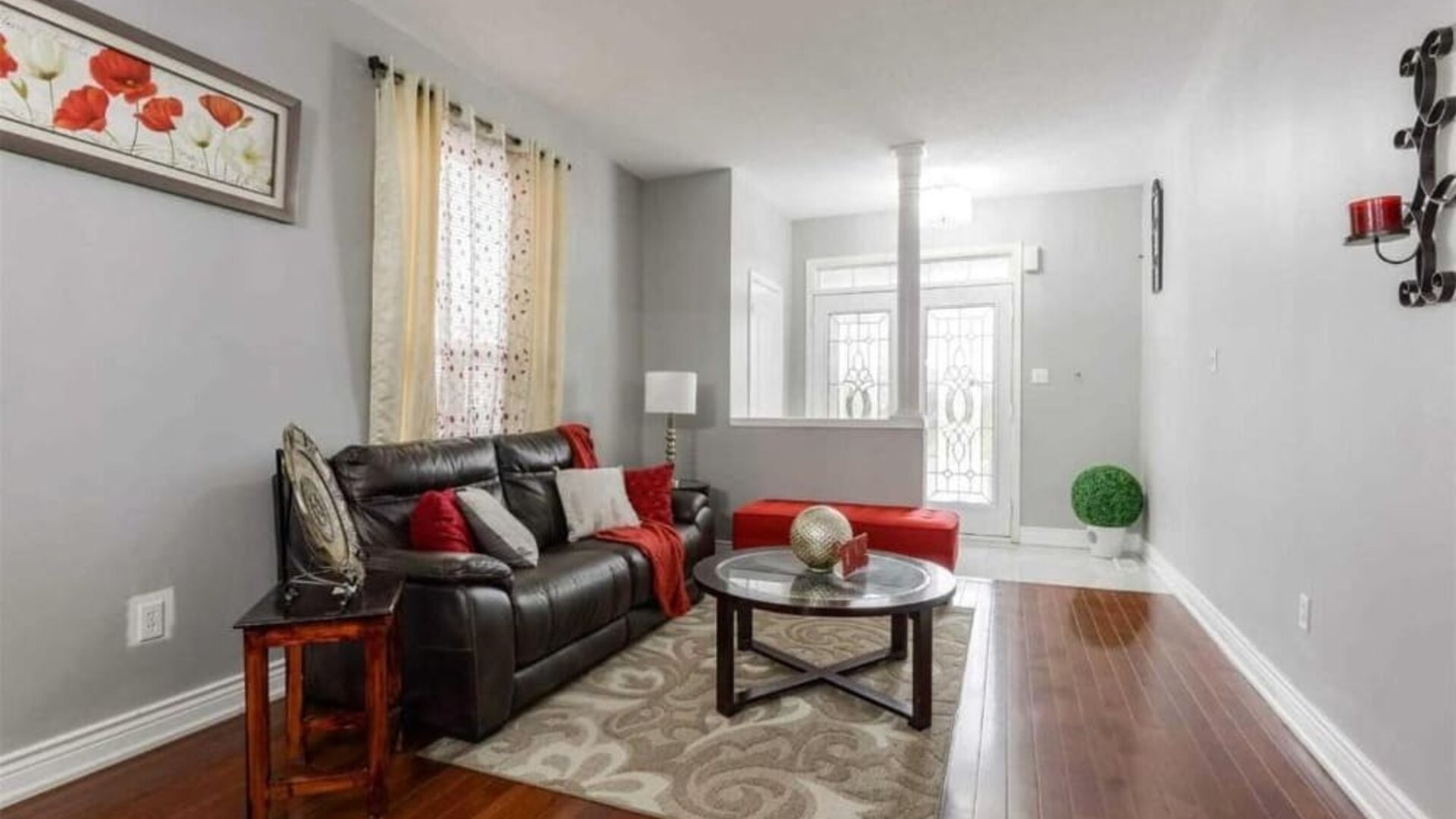 Lounge and coworking space at Home Stay Canada.