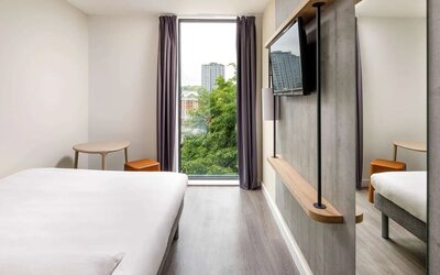 Day rooms with natural light at Ibis Budget Sheffield Centre St Marys Gate.