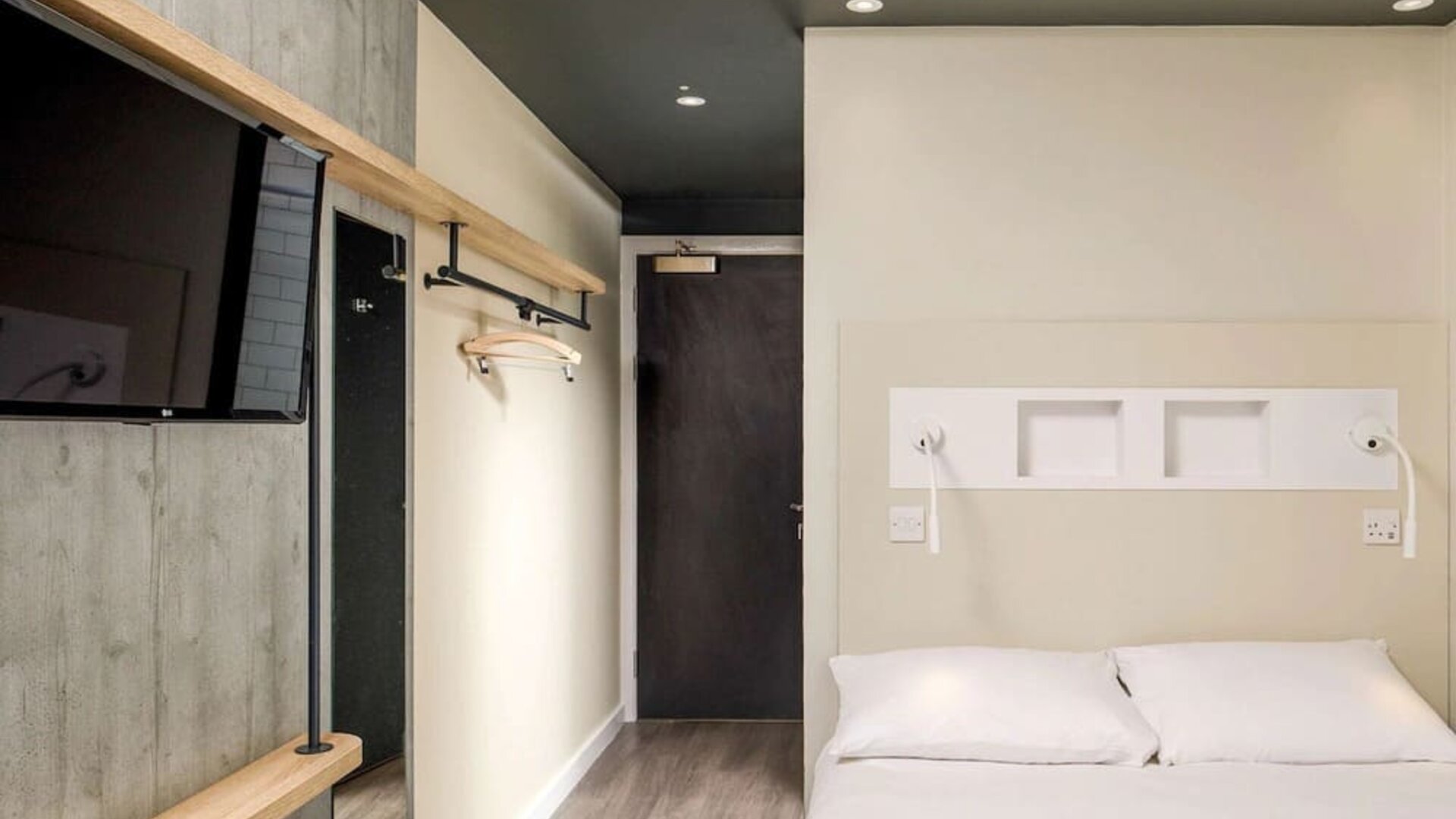 Romantic king room at Ibis Budget Sheffield Centre St Marys Gate.