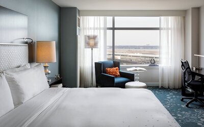 Renaissance Arlington Capital View Hotel