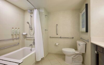 Renaissance Arlington Capital View Hotel