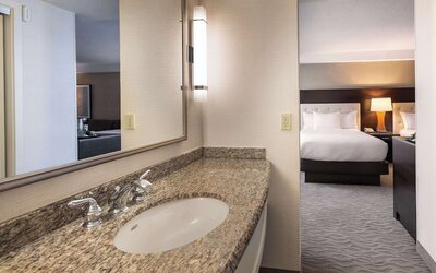 DoubleTree by Hilton Washington DC - Crystal City