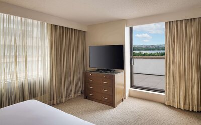 DoubleTree by Hilton Washington DC - Crystal City