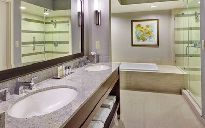 DoubleTree by Hilton Washington DC - Crystal City
