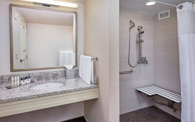 DoubleTree by Hilton Washington DC - Crystal City