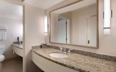 DoubleTree by Hilton Washington DC - Crystal City