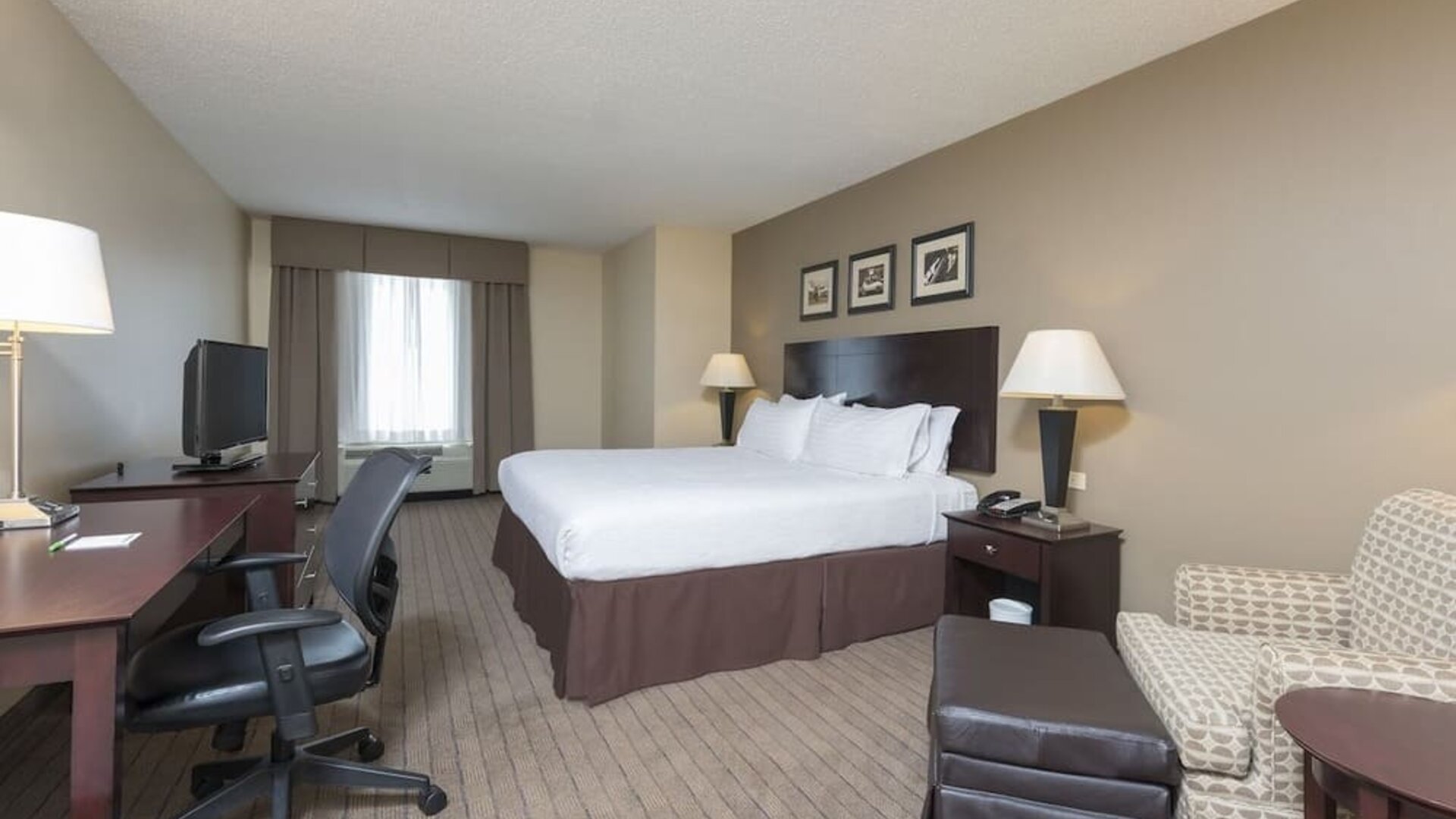Day rooms equipped with desk and work space ideal for working remotely at Holiday Inn Aurora North- Naperville.