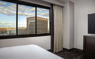Embassy Suites by Hilton Crystal City National Airport