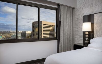 Basic Room, 1 King Bed, Non Smoking