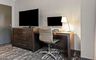 Suite, 1 King Bed (DC Monument View)