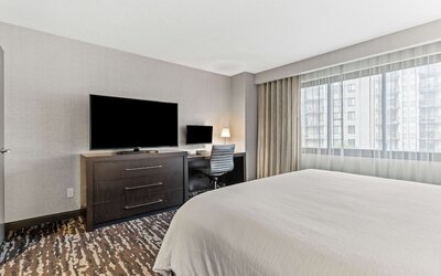 Suite, 1 King Bed, Accessible, Corner (Roll-In Shower)