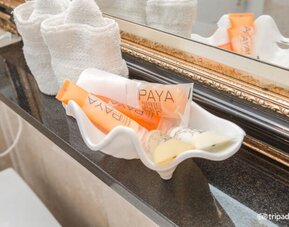 Free toiletries at Da Vinci Hotel.