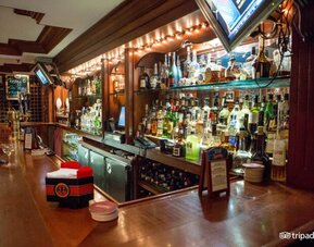 Hotel bar at Da Vinci Hotel.