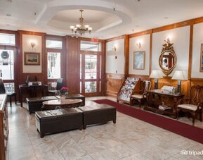 Lobby area at Da Vinci Hotel.