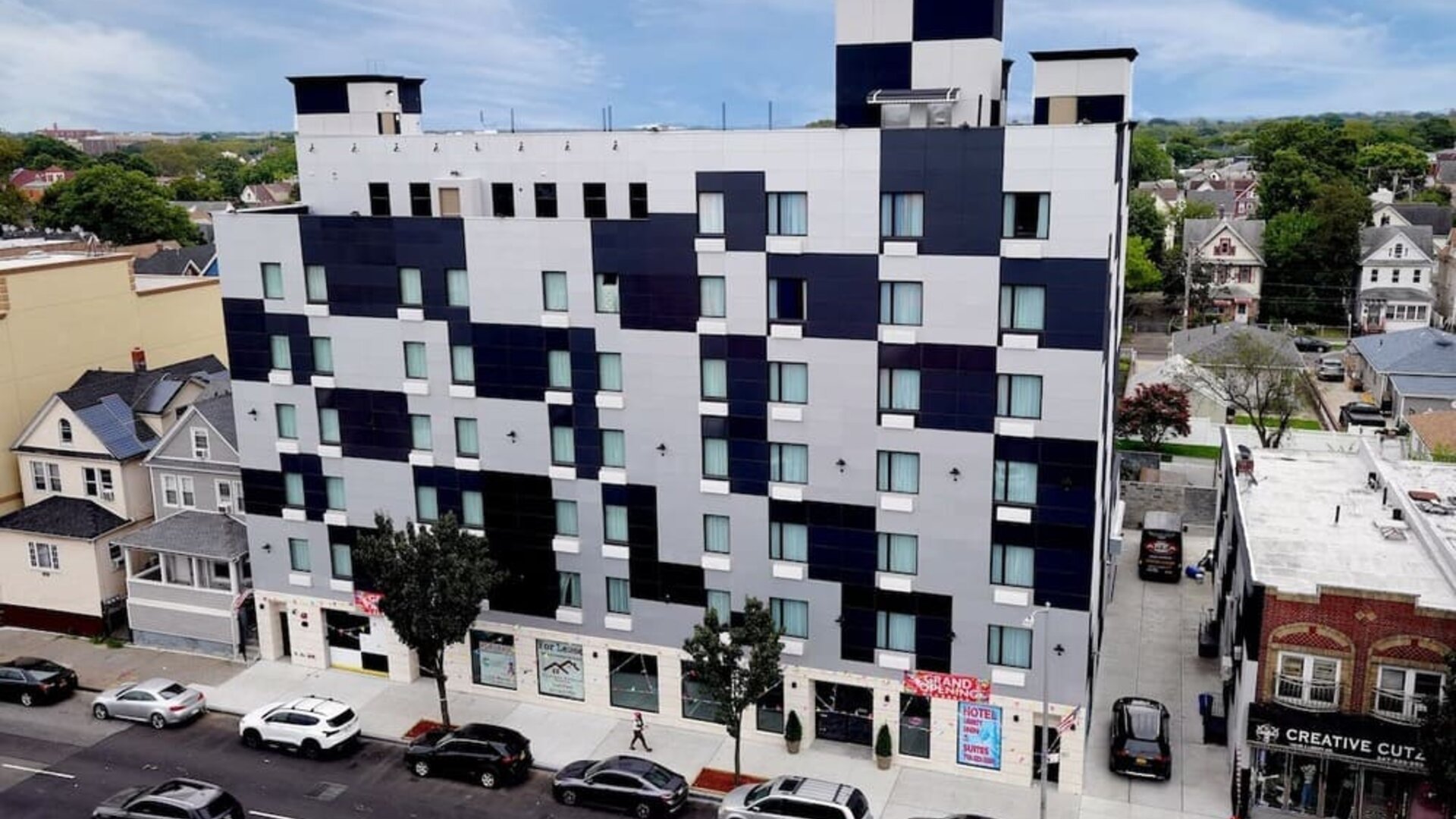 Hotel exterior with parking at Hotel Liberty Inn & Suites.