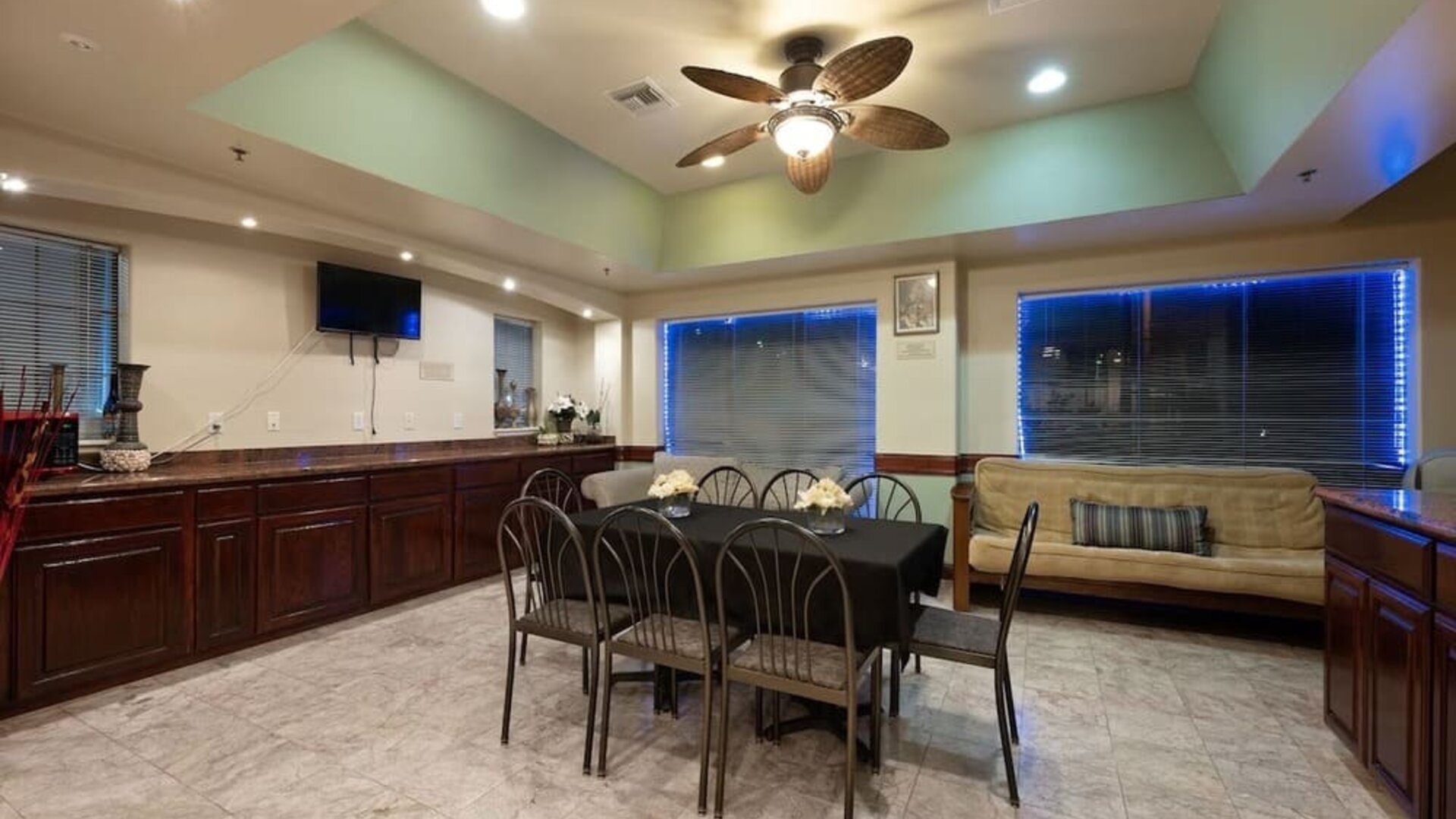 Dining and meeting space at Casa Rosa Inn.