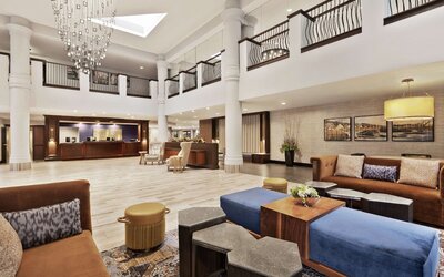 Doubletree by Hilton McLean Tysons