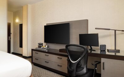 Doubletree by Hilton McLean Tysons