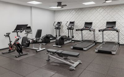 Doubletree by Hilton McLean Tysons