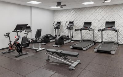 Doubletree by Hilton McLean Tysons