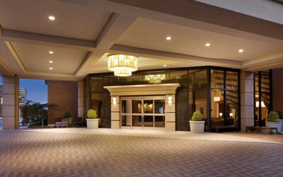 Doubletree by Hilton McLean Tysons