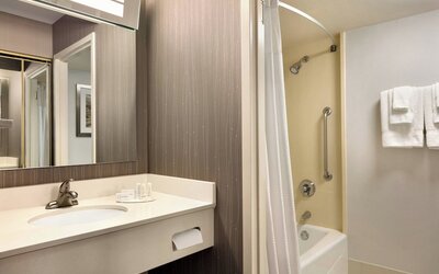 Courtyard by Marriott Tysons McLean