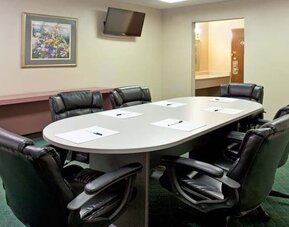 Meeting room at Norwood Inn Statefare Grounds.