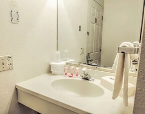 Private bathroom with free toiletries at Norwood Inn And Suites Worthington.