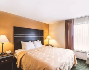 King bed at Hotel Inn Milwaukee.