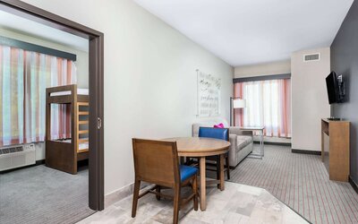 La Quinta Inn & Suites by Wyndham Augusta/Fort Eisenhower