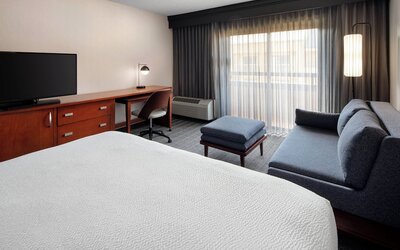 Courtyard by Marriott Bakersfield