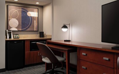 Courtyard by Marriott Bakersfield