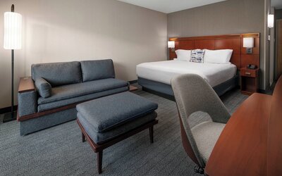 Courtyard by Marriott Bakersfield
