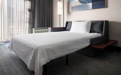 Courtyard by Marriott Bakersfield