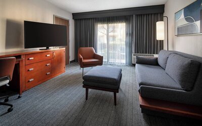 Courtyard by Marriott Bakersfield
