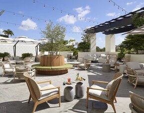 THesis Hotel Miami Coral Gables, Curio Collection By Hilton
