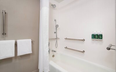 Courtyard by Marriott Bakersfield